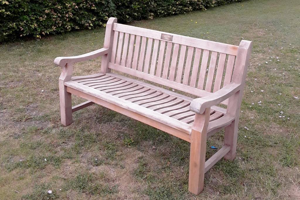 The Allure of Teak Benches: A Must-Have for Your Allotment