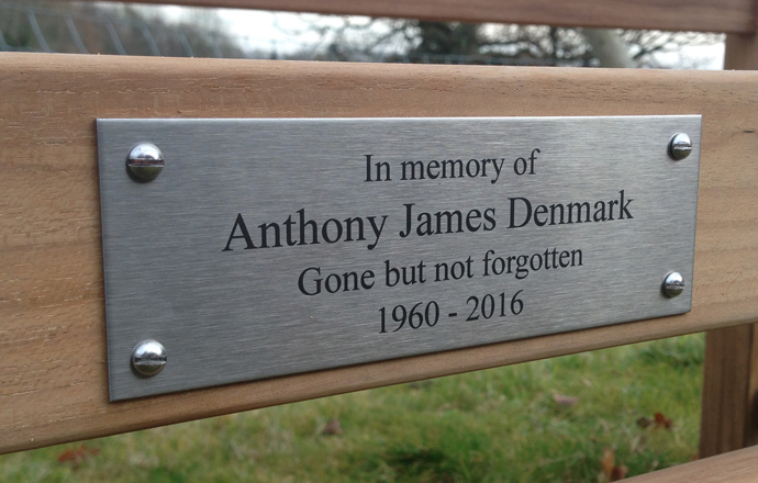 engraved-stainless-steel-metal-plaques